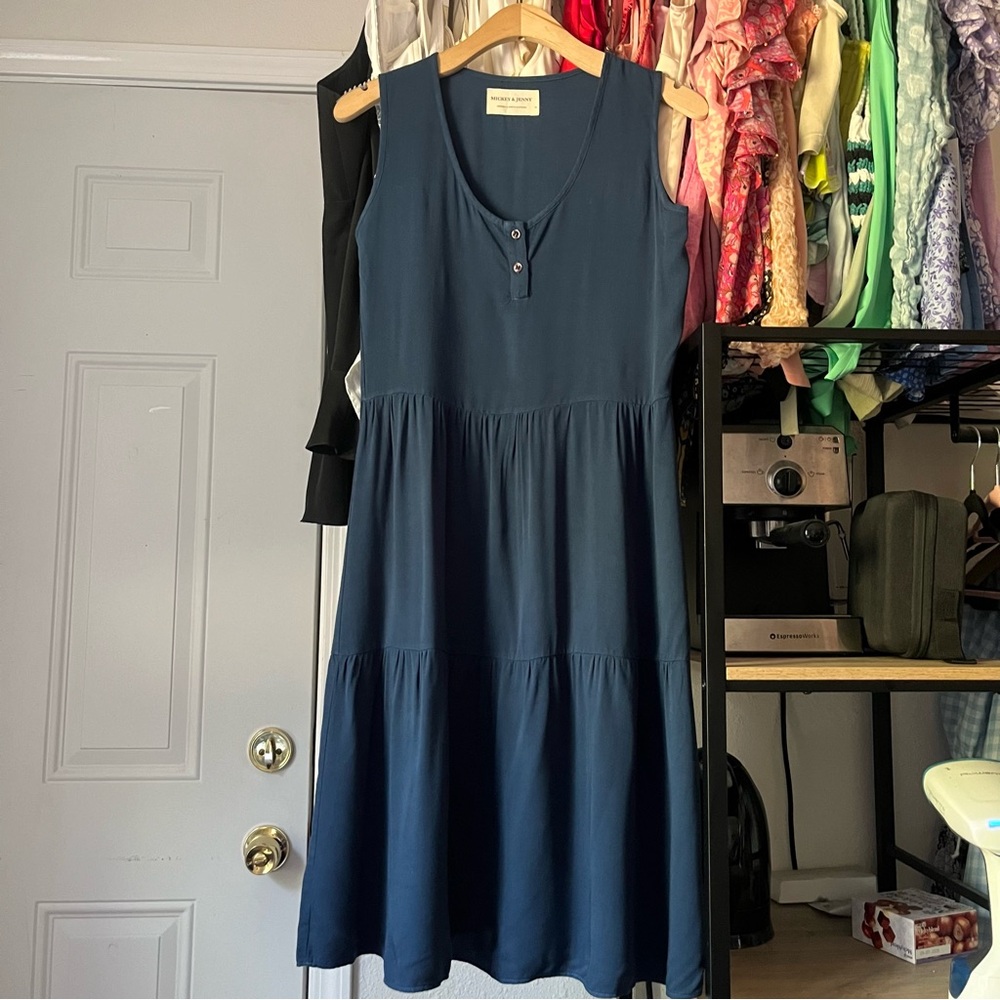 MICKEY & JENNY blue sleeveless tiered knit‎ crew neck mini dress